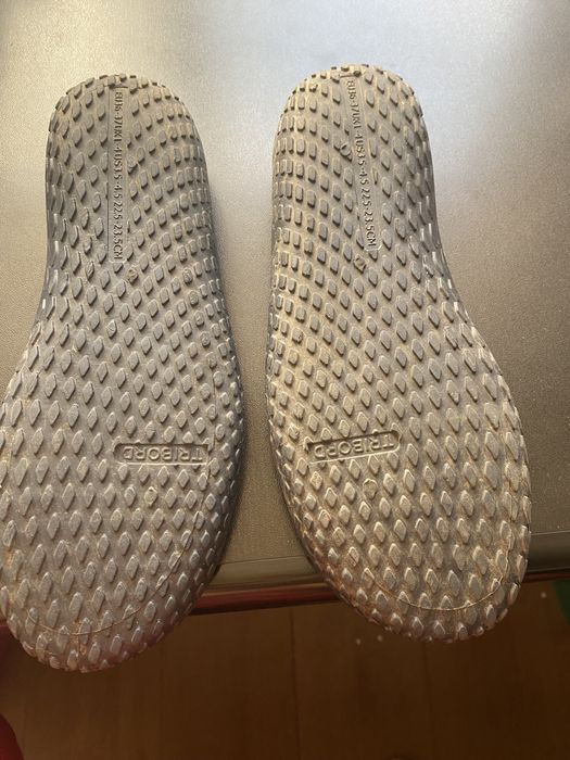 Продавам аква обувки Унисекс