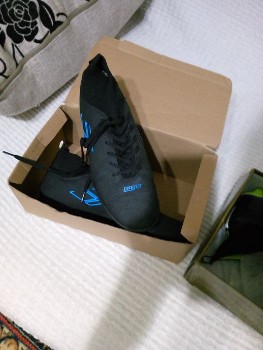 Продам кроссовки