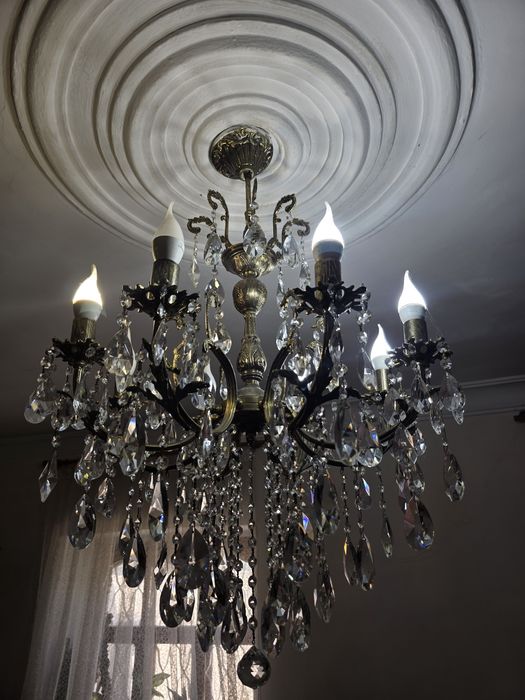 Срочно продам люстру