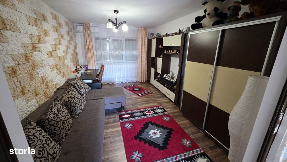 Vand ap cu 3 camere zona Posta 4