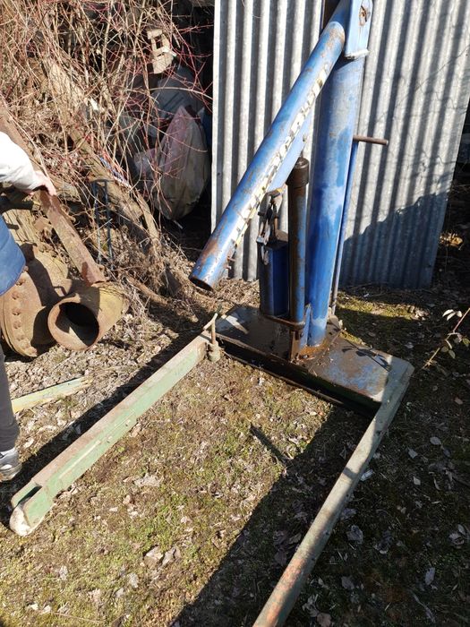 Macara hidraulică girafă/Cal de tras caroserie avariată (650€ neg.)