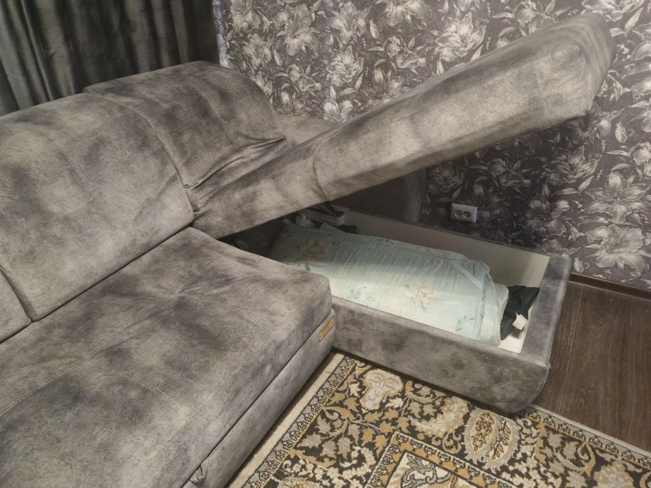 Продам диван в хорошем состоянии.