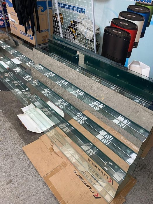 Здравейте продавам 4бр стъклени витрини