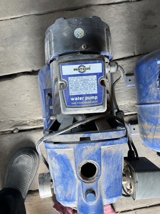 Продам насос водяной.