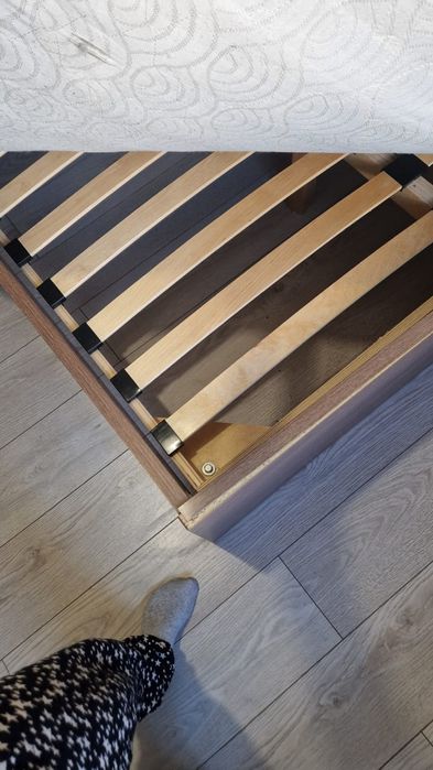 Продам кровать с матрасом вместе ( после химчистки )