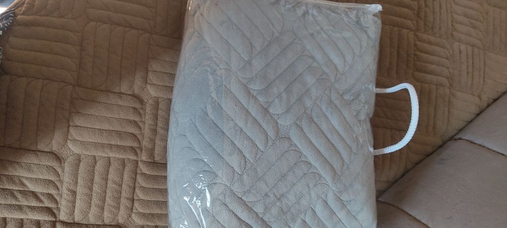 Накидка, плед на диван.