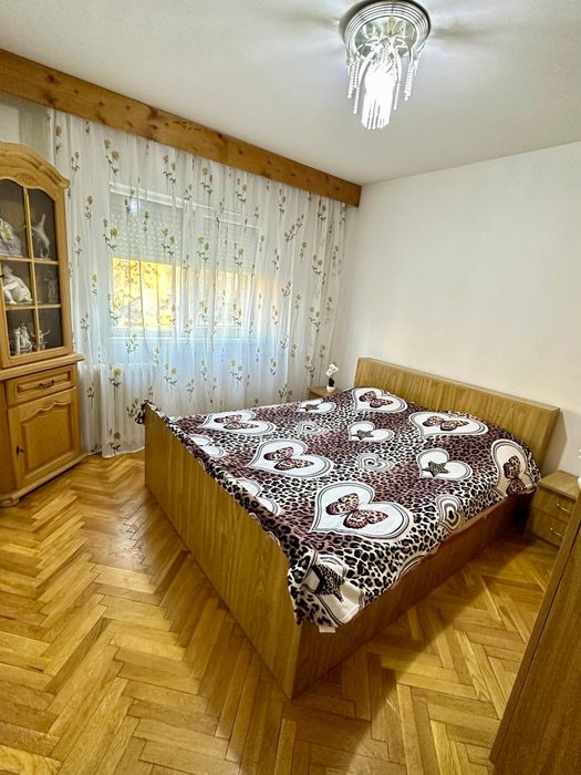 Inchiriez apartament cu 4 camere