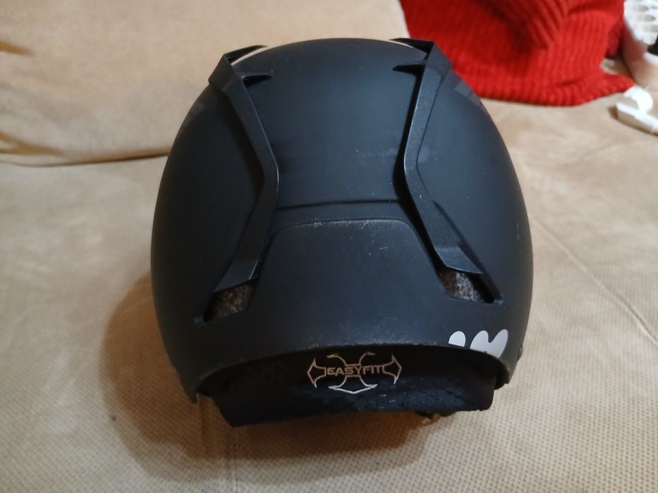 Продавам ски каска