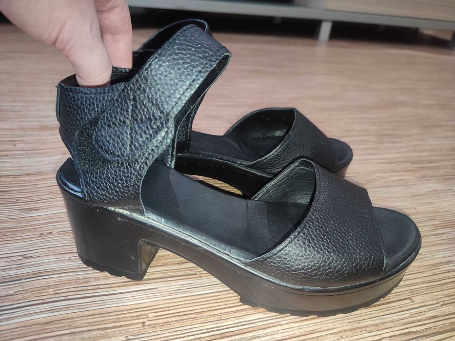 Продам босоножки 40 размер