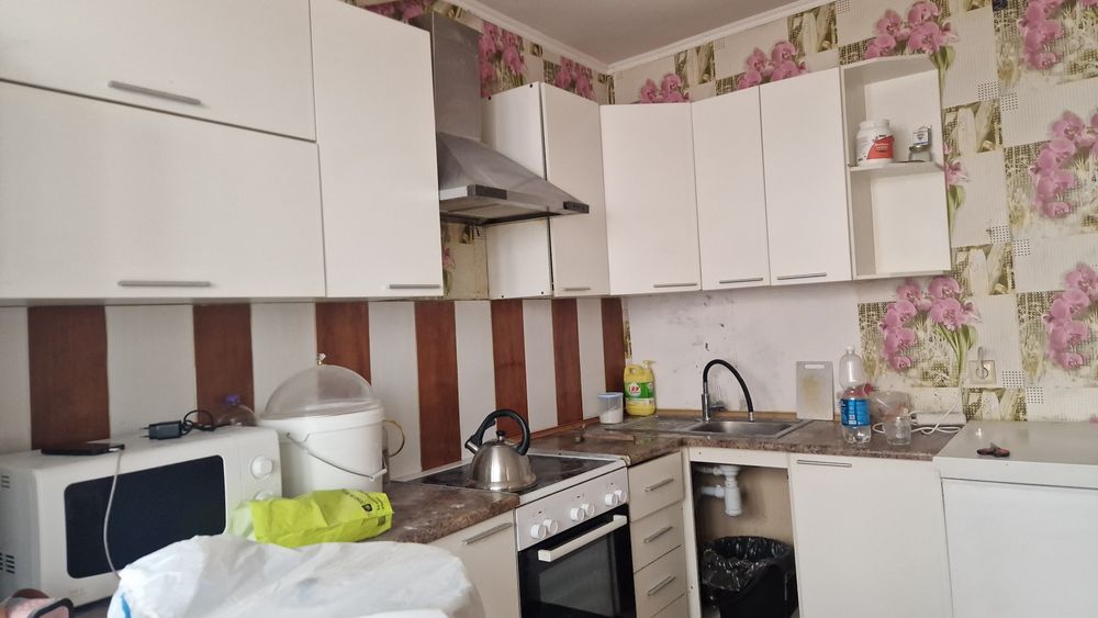 Кухный гарнитур. Срочно продам