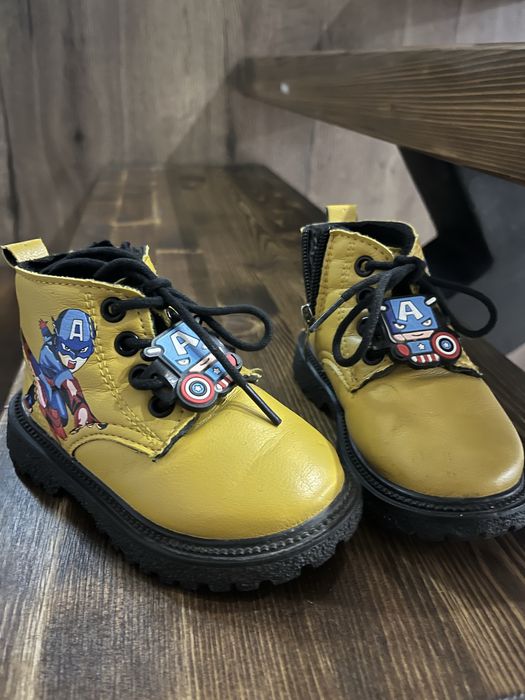 Продам осенние детские ботинки