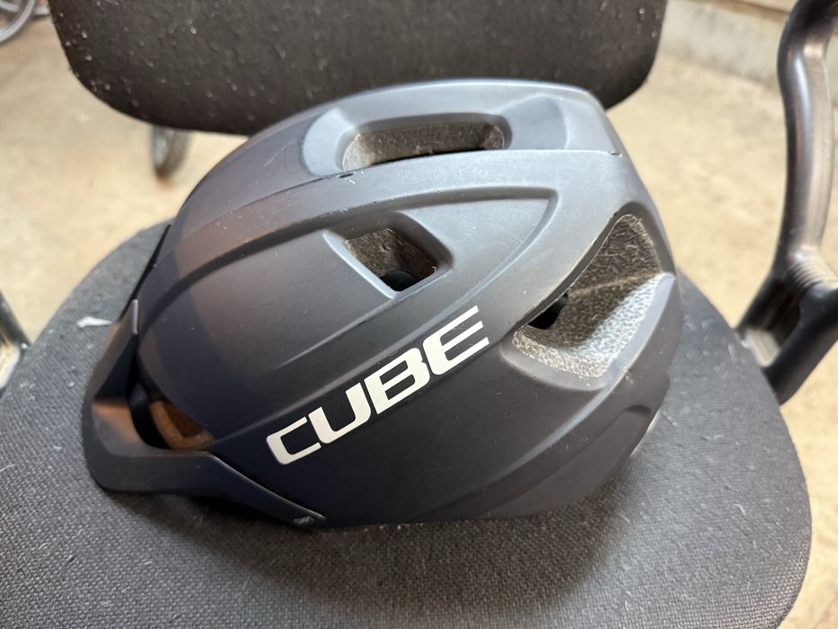 Оригинална каска Cube.