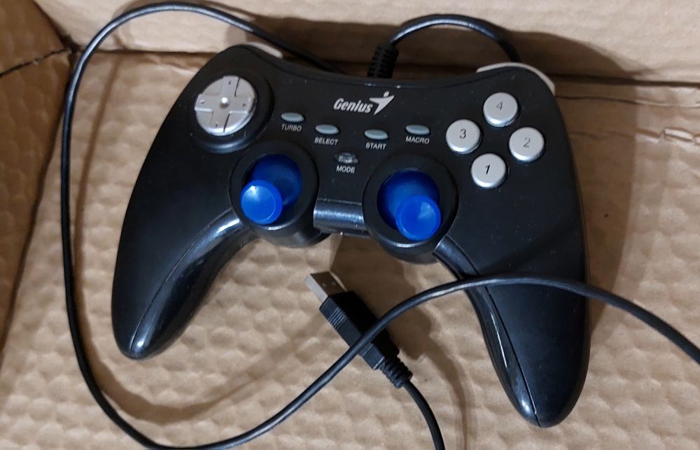 Геймпад Genius USB для ПК
