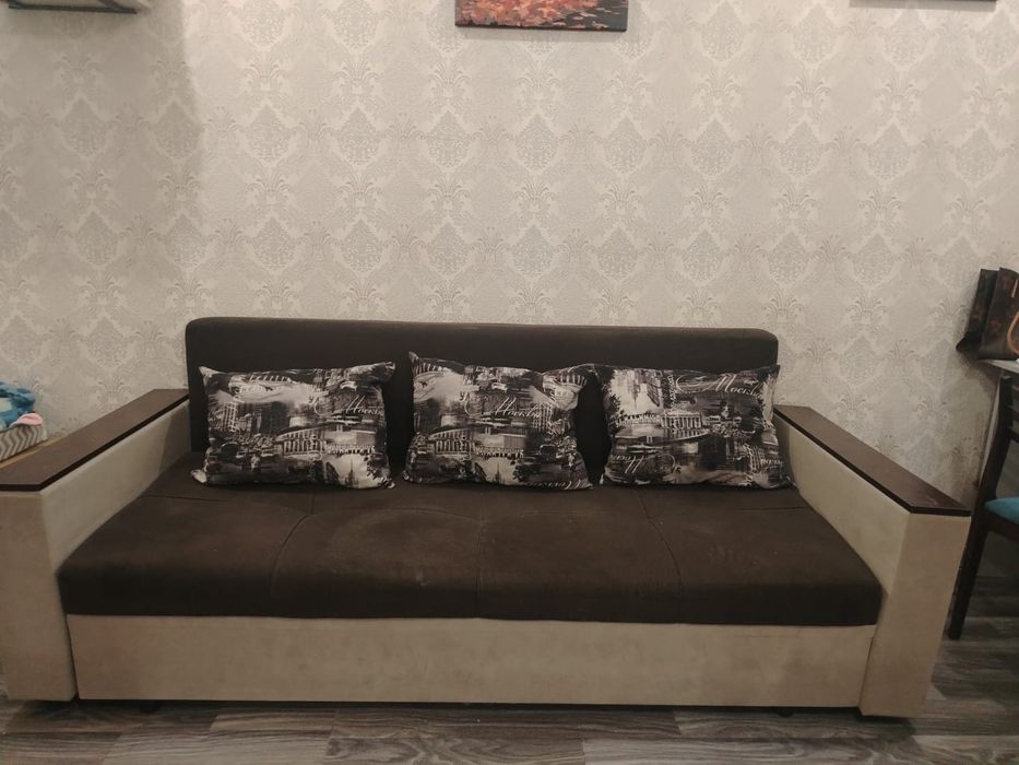Продам Диван в хорошем состоянии