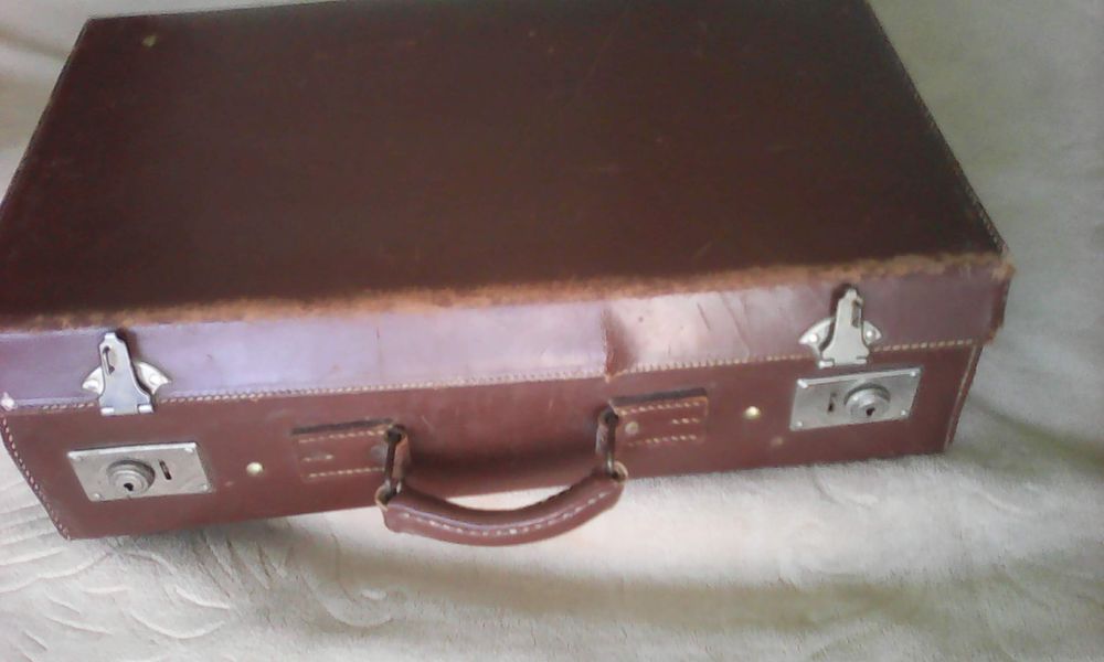 Vand oglinda, set alpaca, valiza piele sec. XIX