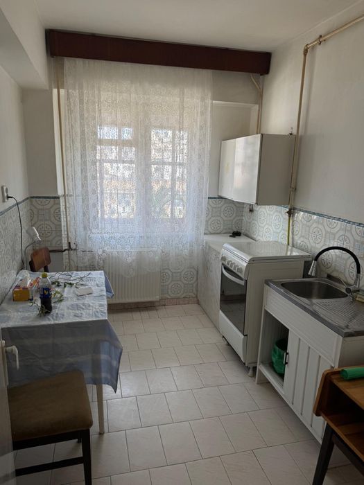 Apartament 3 camere decomandat zona centrala (Bloc Unirea)