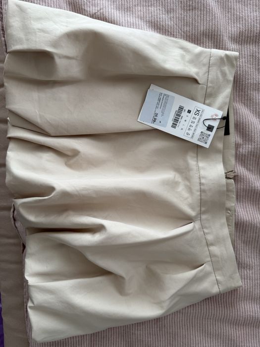 Zara пола бежово
