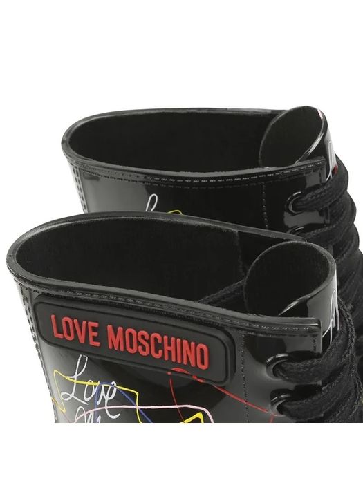 Боти love moschino