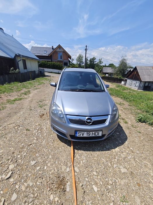 Dezmembrez Opel Zafira B 2006