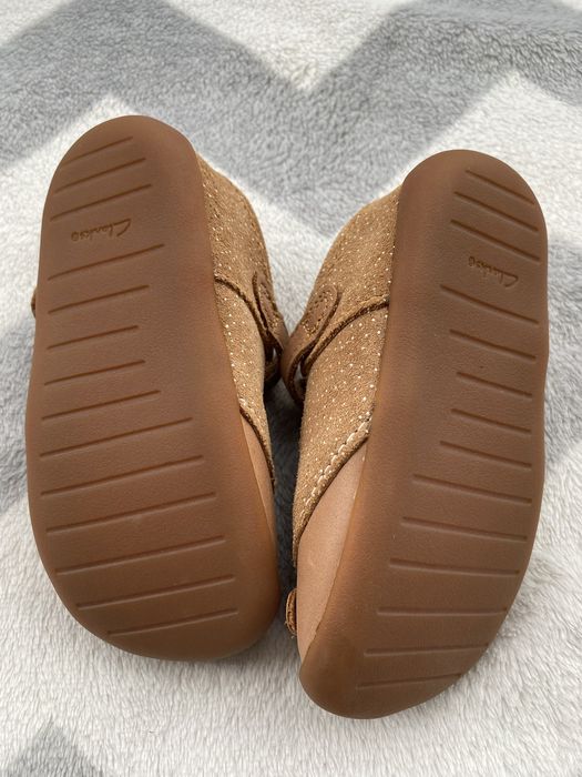 Papuci Clarks noi marimea 22