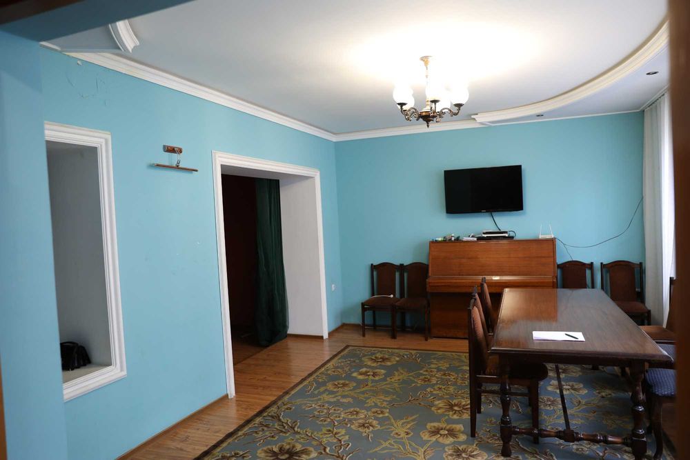 Тошкент ш Юнусобод т Ц-5 даҳасида 2,3 сотихли ховли уй сотилади.