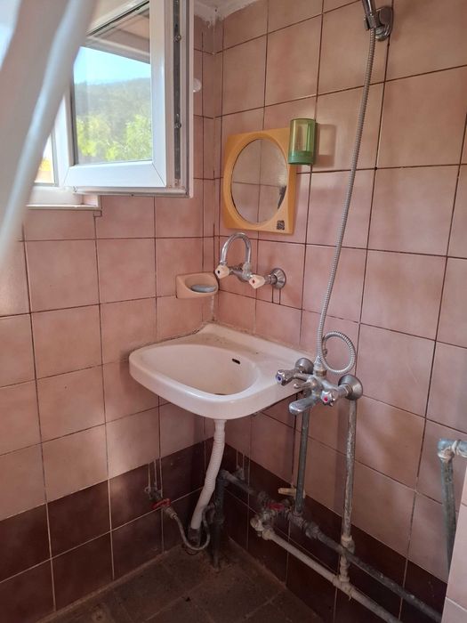 Къща с двор за продажба в с. Светля, Община Ковачевци.