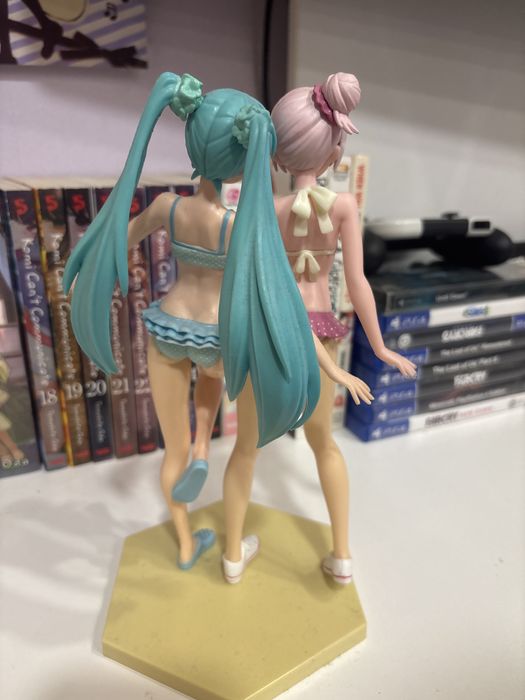 Hatsune Miku and Megurine Luka фигурки