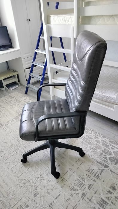 Продаю кресло для работы с компьютером