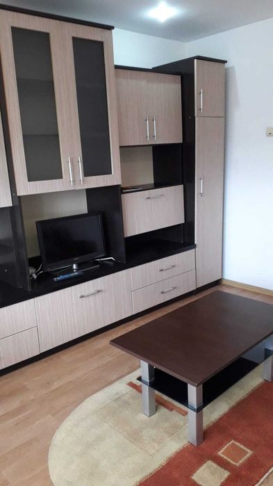 Inchiriez camera camin