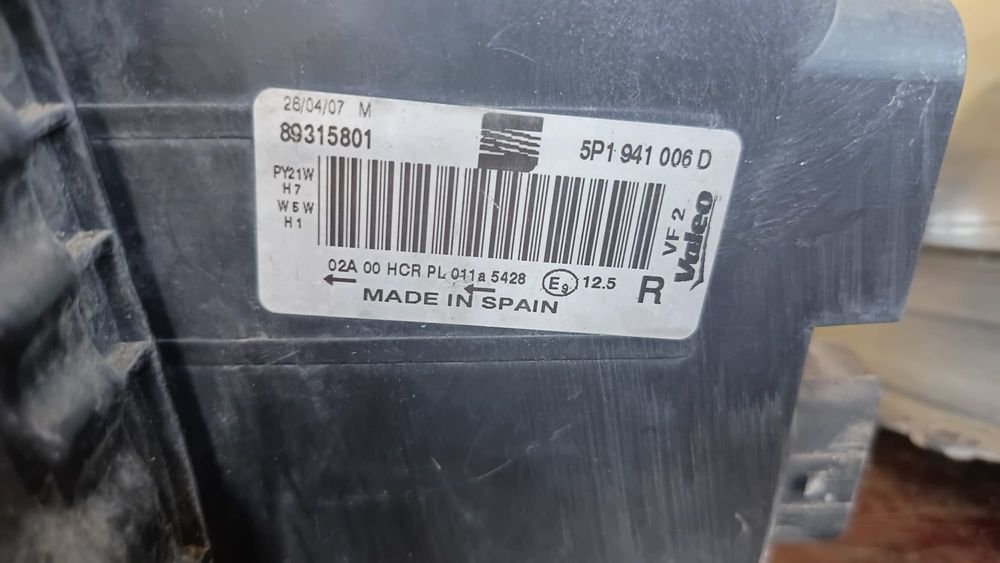 Faruri seat Leon 2 2008
