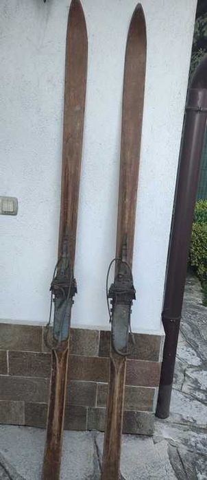 Продавам ски, музеен експонат, за ценител. Дълги 205 см. Цена 84 евро.
