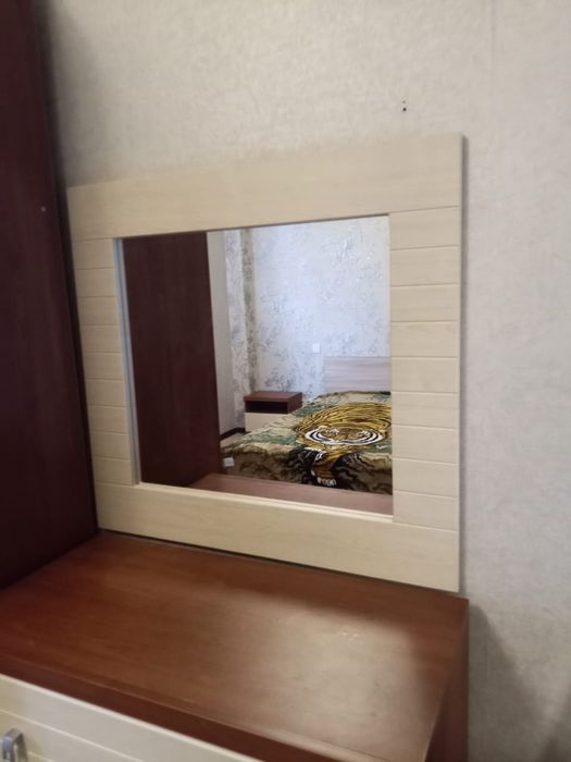 Комод с зеркалом