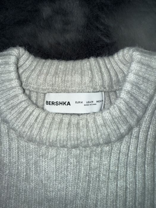 Пуловер Bershka (сив)