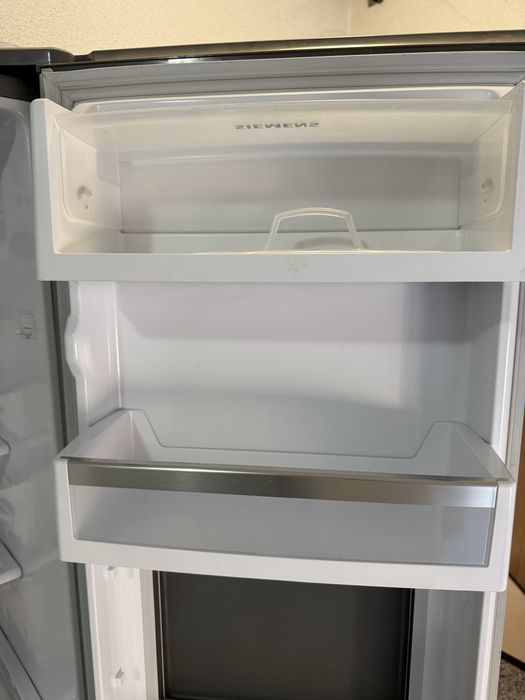 SIEMENS Side-by-Side хладилник с ледогенератор, диспенсър за вода и No Frost – инокс
