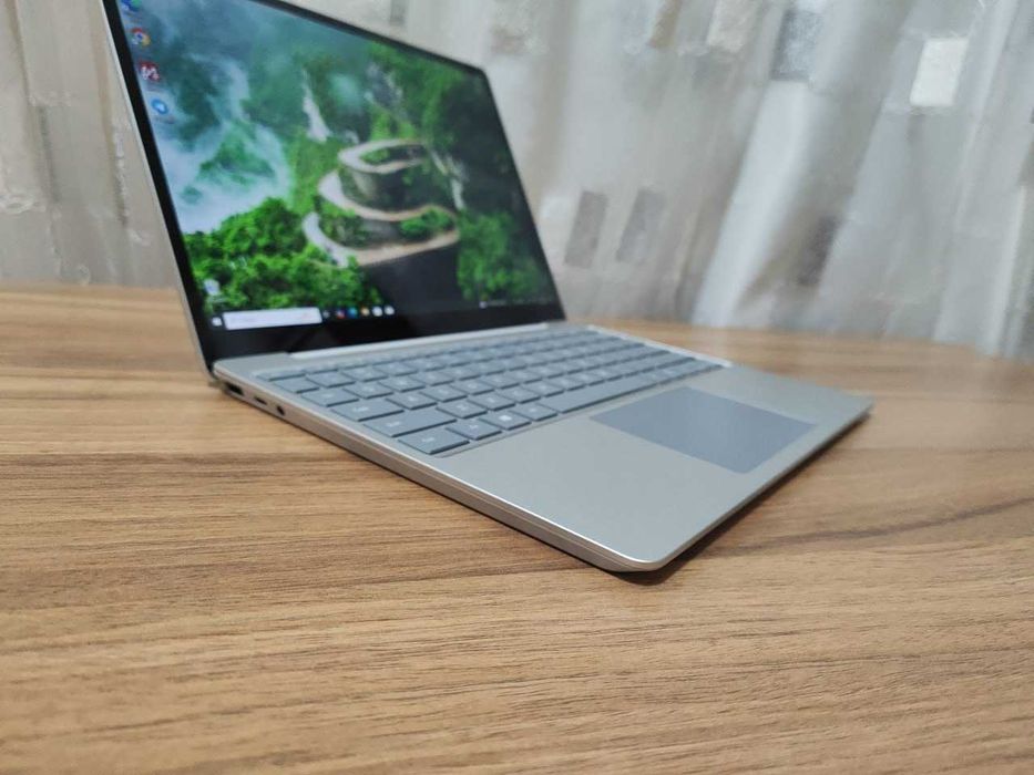 Microsoft Surface Laptop Go