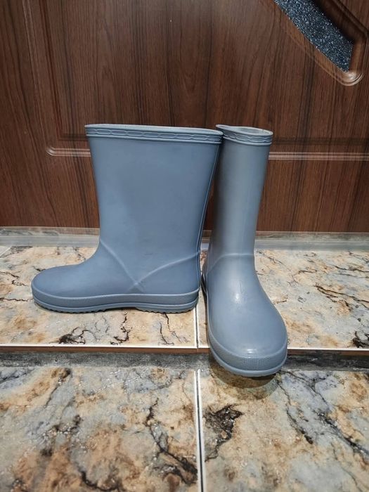 Апрески, боти и ботуши за дъжд
