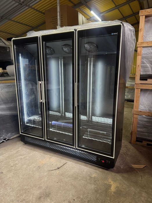 Vitrină Frigorifică 3 Uși 1600L Full Black Premium