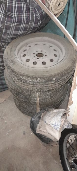 Продам комплект шин на дисках.
