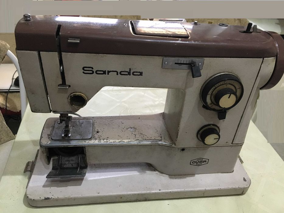 Pentru piese, masina de cusut .