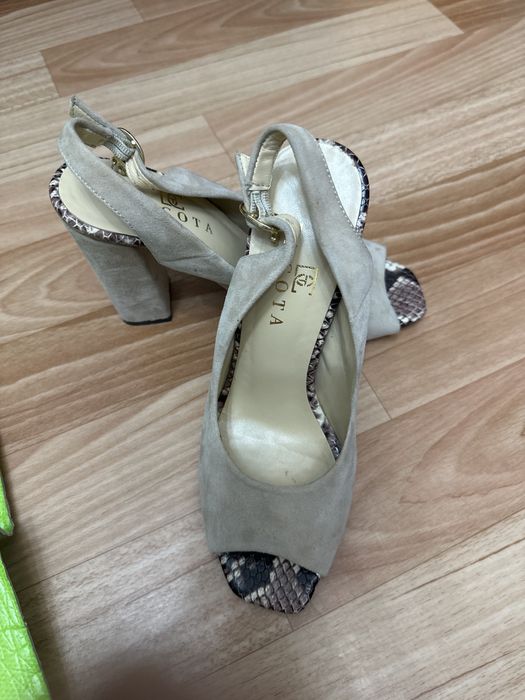 Продам туфли, 37 размер, маломерит на пол размера