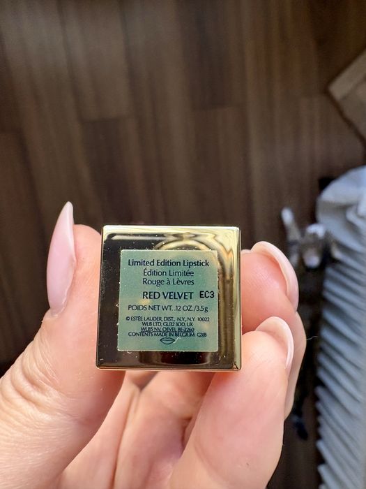 Помада Estee Lauder