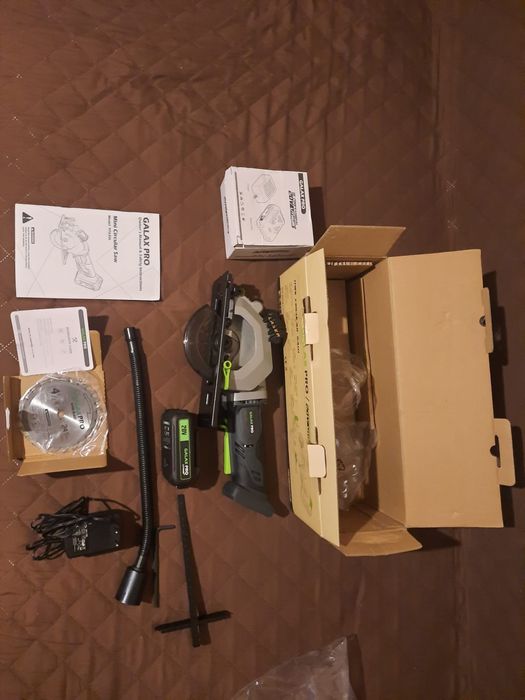 Fierăstrău circular fără fir 20V cu ghid laser