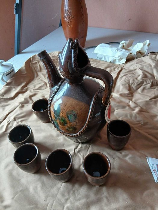 Чаши чинии и вази