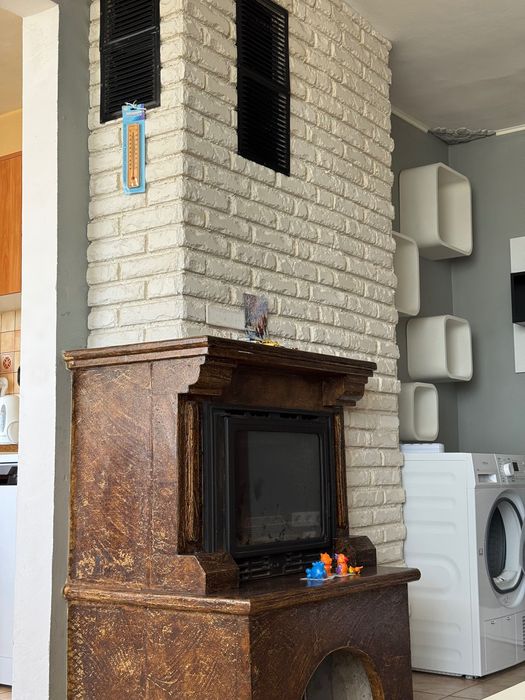 Почти нова камина с декоративна облицовка – отлична работа, стилен вид