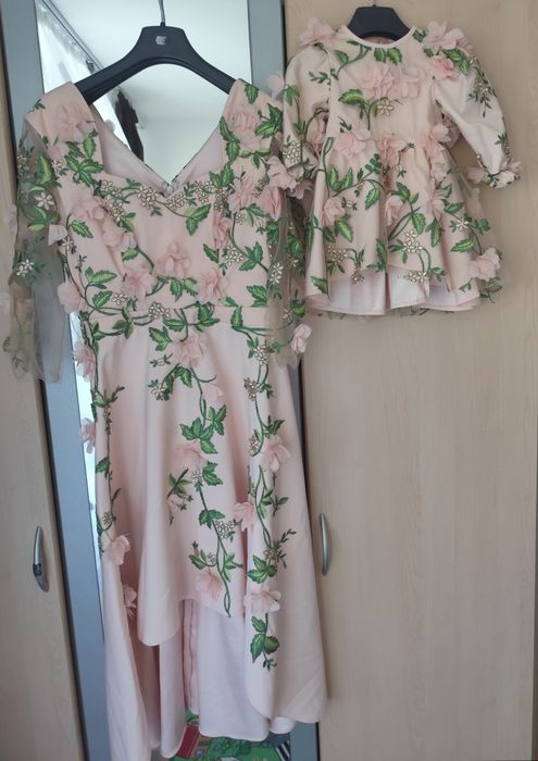 Vând set rochite mama fiica