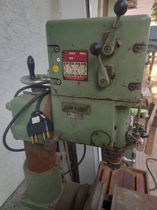 Колонна Бормашина или фреза