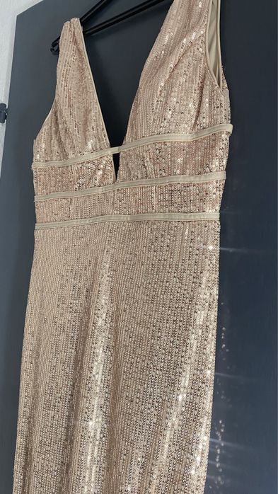 Официална рокля.