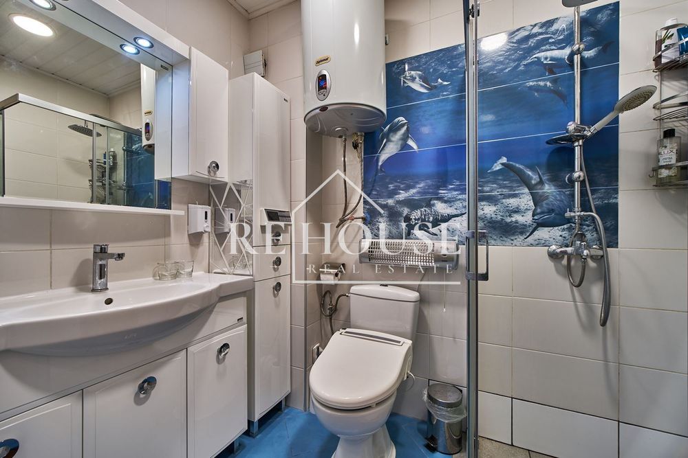 Продава се Тристаен апартамент в Варна, Левски - 102 кв.м за 2058 €/кв.м - Снимка #12