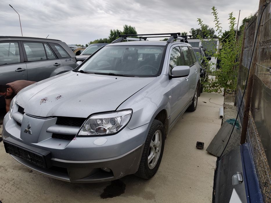 Dezmembrez mitsubishi outlander 2.0 benzina 2004