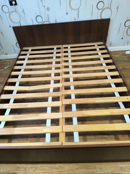 Двух спальная кровать